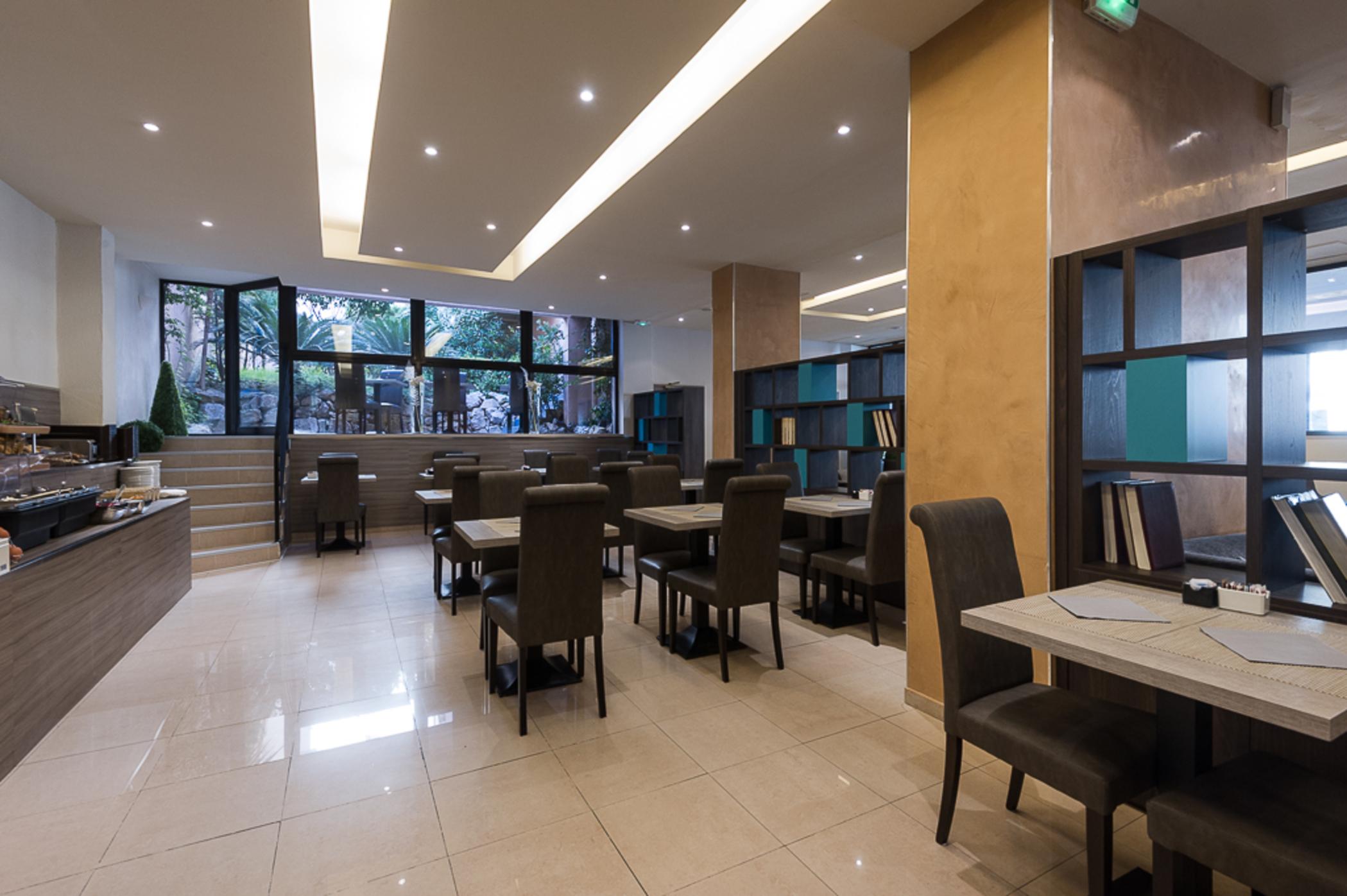 Hotel Apogia 4*