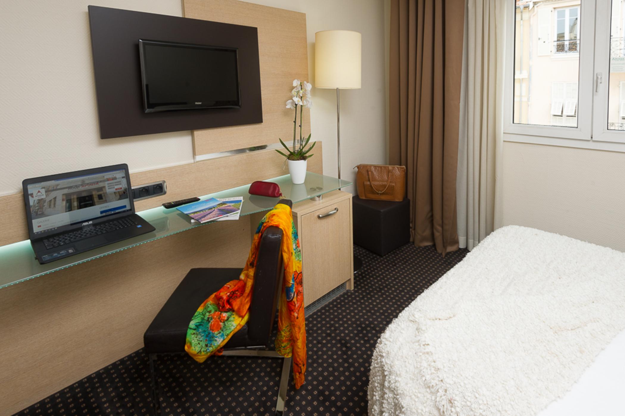 Apogia 4*