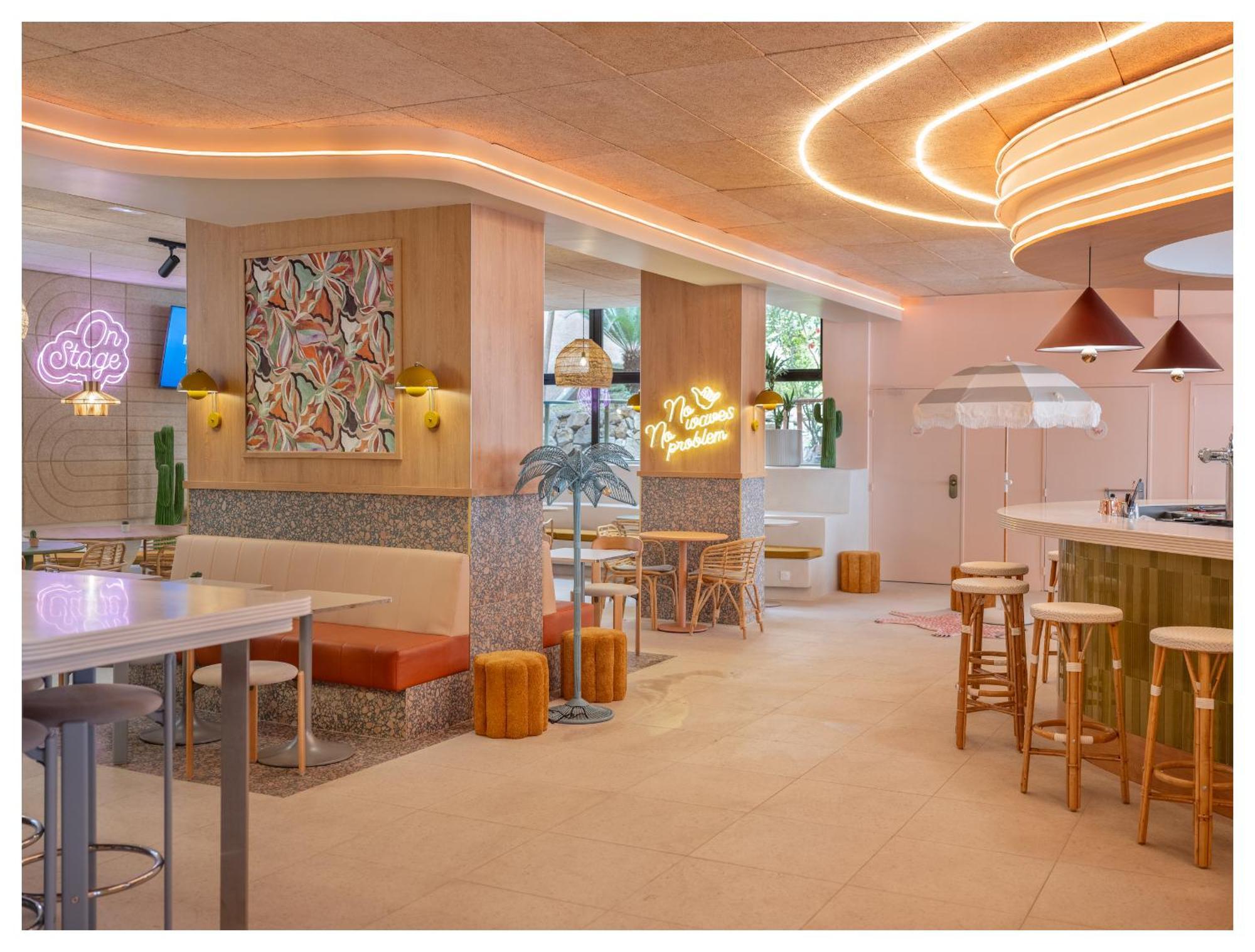 Apogia Hotel 4*