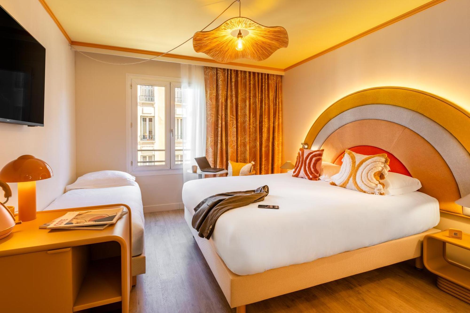 Apogia Hotel